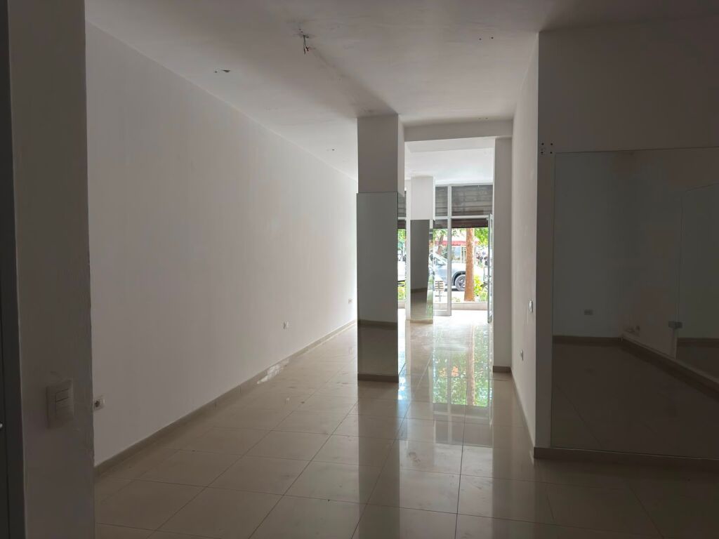 Negozio - In Affitto - Centro Kristal, Tirana