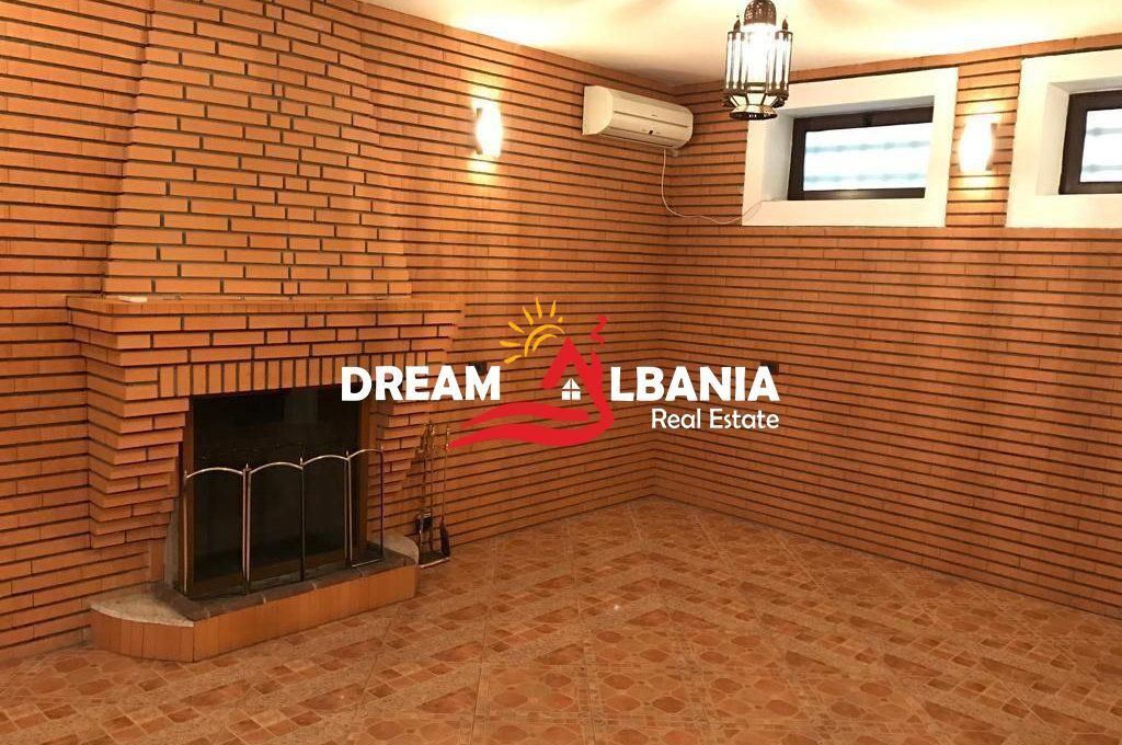 3-story villa for sale in Komuna e Parisit near Dinamo Complex (ID 4151127)