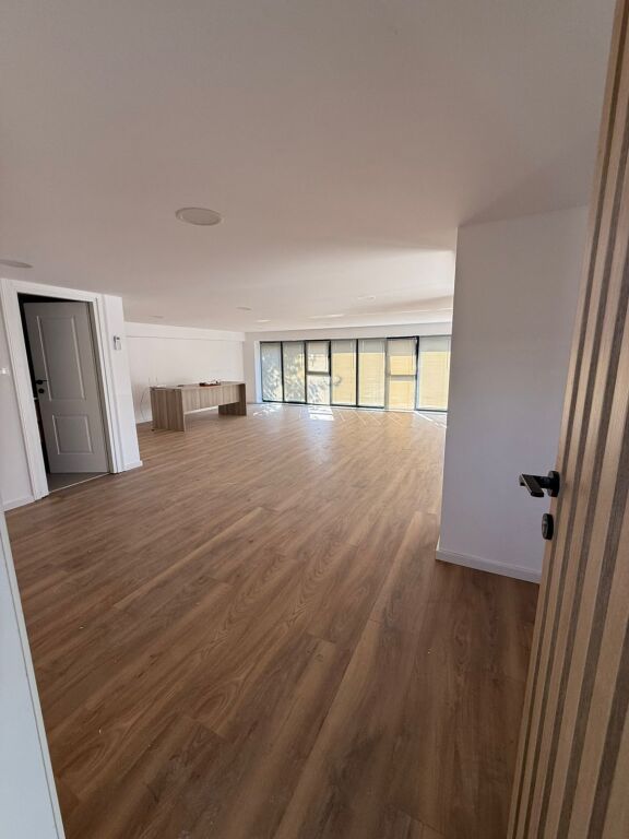 🏢 Edificio Commerciale in Affitto – Autostrada Tirana–Durrës