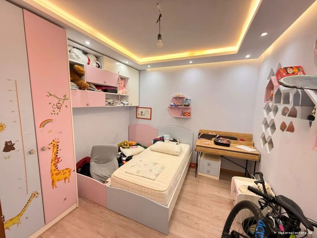 Apartament me qera 2+1 tek Komuna e Parisit (ID B2201974) Tirane