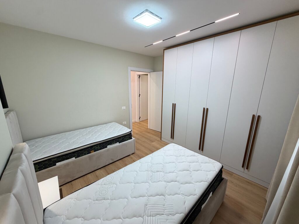 🏡 Appartamento 2+1+2 in vendita – Yzberisht, vicino a KMY  📐 96.6 m² |   💰 Prezzo  173 milioni di lek