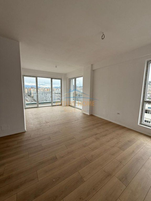 APPARTAMENTO 3+1+2 IN VENDITA A WHITE CLOUD COMUNE DI PARIGI