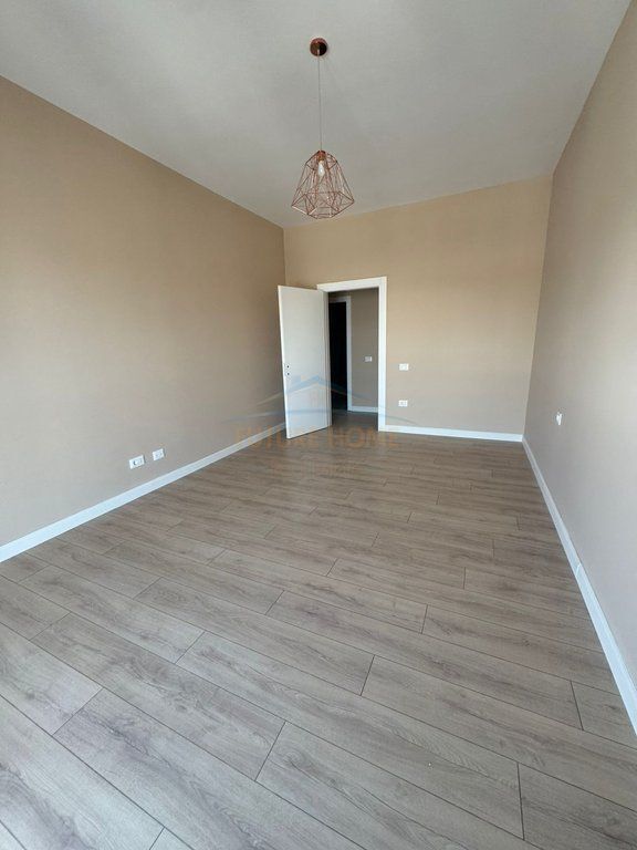 For sale 1+1, Sauk, Tirana Porta e Re. DB64584