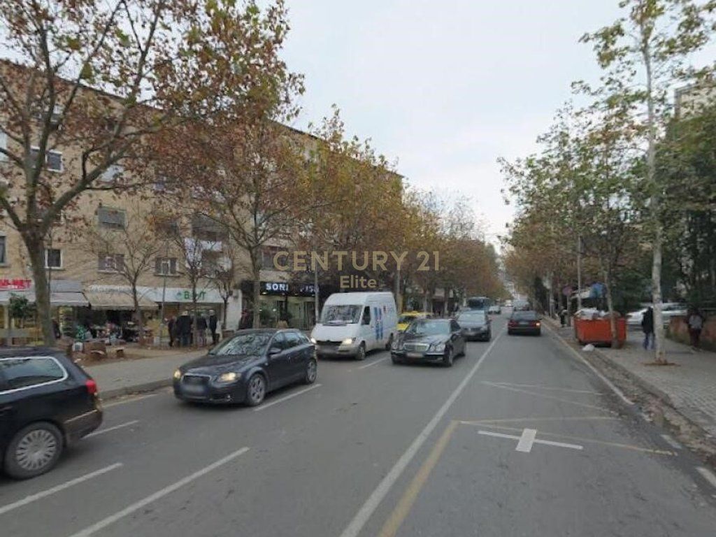 Apartment 2+1 for sale near Varri i Bamit!