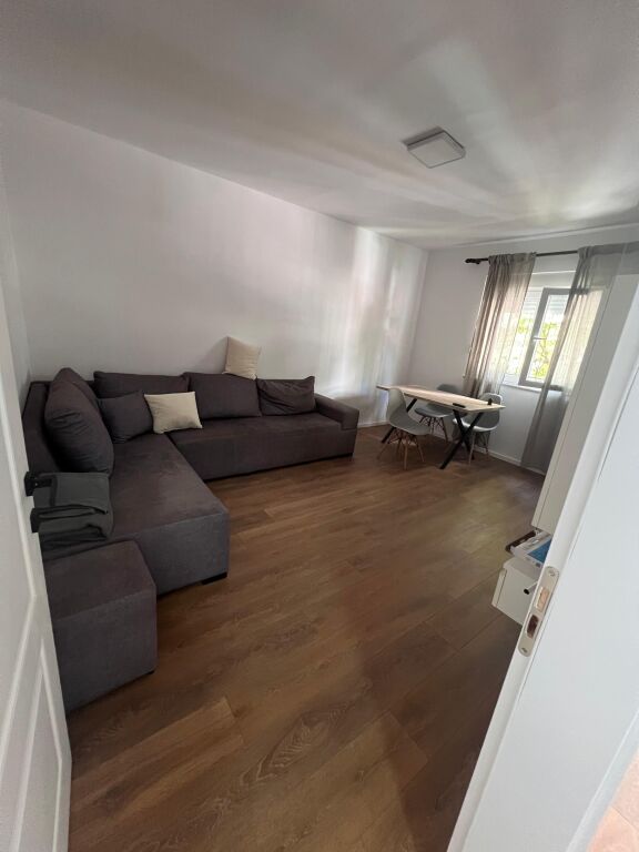 Shitet apartament 1+1 në Laprakë për 129 000 €