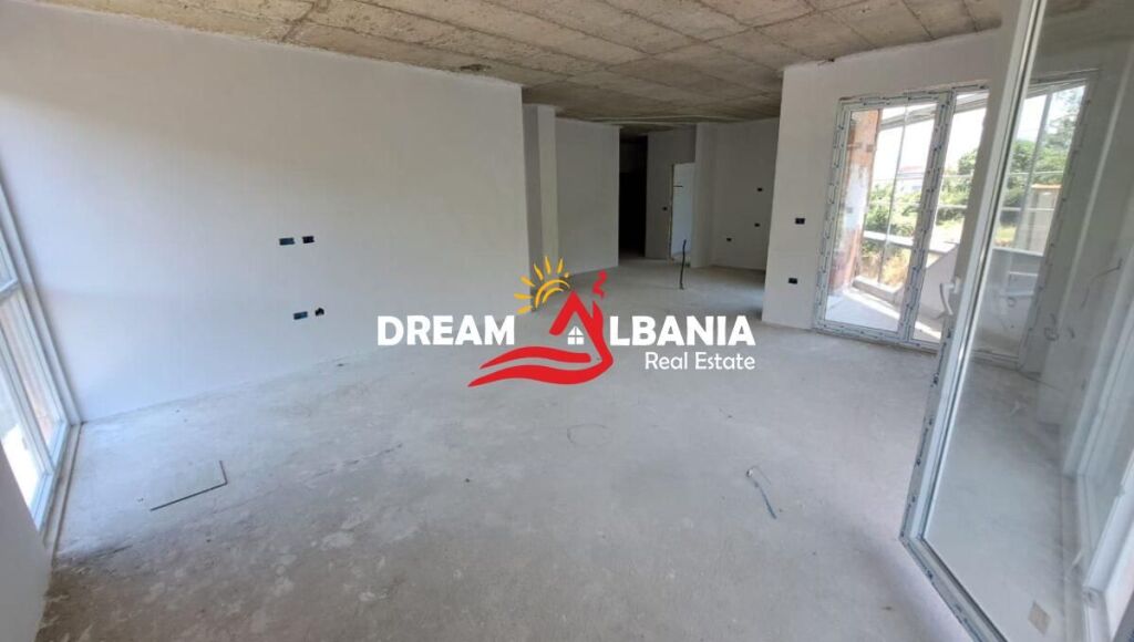 Duplex 3+1 in vendita vicino al Lago Secco vicino al Radisson Hotel a Tirana (ID 5131001)