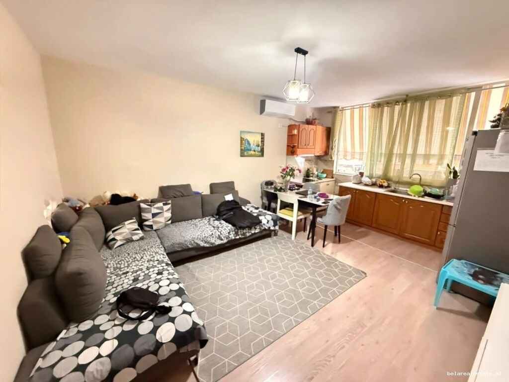 Apartament me qera 2+1 tek Komuna e Parisit (ID B2201974) Tirane