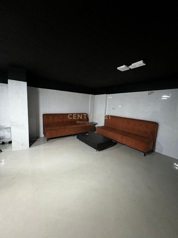 Shitet Bar-Kafe ne Shengjin