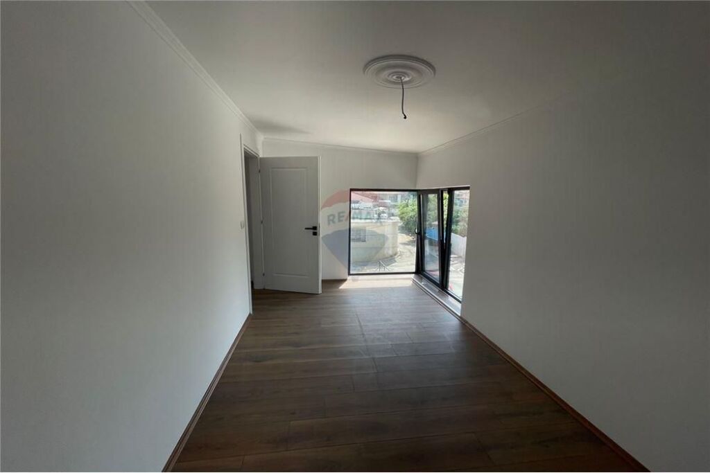 Ofrohet vile 3-kateshe per shitje ne Kombinat    ID:530361014-46