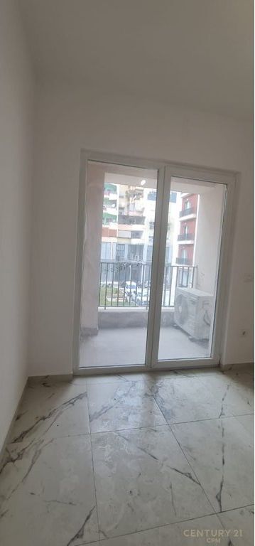 €400 Office for rent 📍 Aura Complex, Laprake!