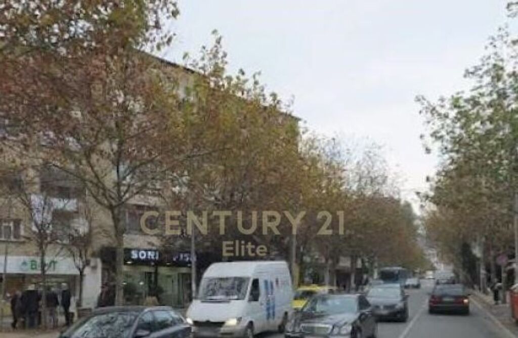 Apartment 2+1 for sale near Varri i Bamit!