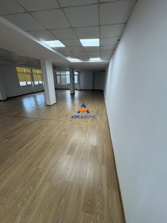 BUSINESS UNIT FOR RENT 330M2 "LSI, BLLOK" 4500 EURO NET