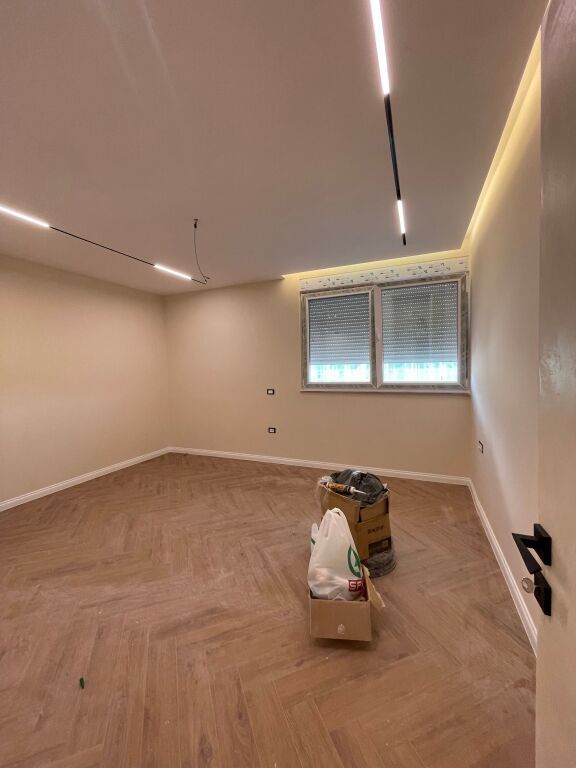 Super Appartamento 2+2+1 con balcone in vendita Vicino alla ex Esposizione