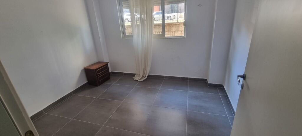 Jepet me qera apartament 2+1 pranë rrethrrotullimit të Selitës.