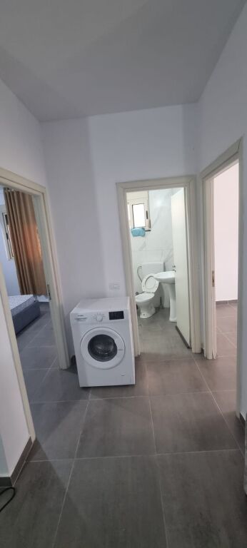 Jepet me qera apartament 2+1 pranë rrethrrotullimit të Selitës.