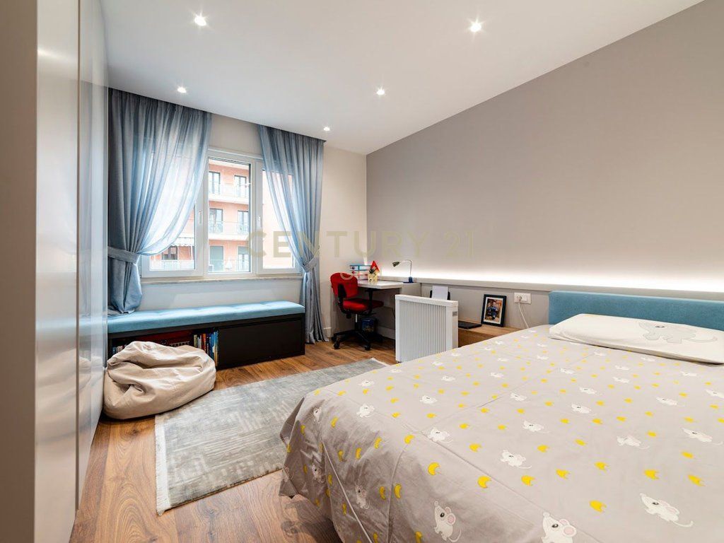 Luxury apartment 2+1+2 for rent in the Center of Tirana, Barrikadave Street