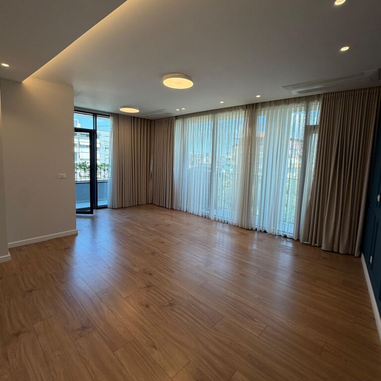 🏢✨ LOCALE UFFICIO IN AFFITTO – 3 AMBIENTI + POSTO AUTO | VISTA LAGO ✨🏢