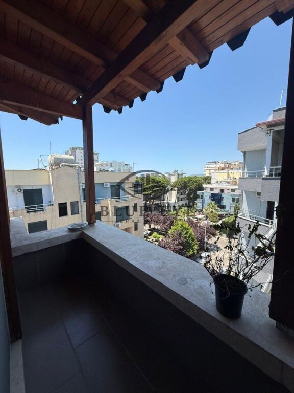 Shitet Apartament 1+1 pranë Majestic – Vetëm 200 m nga deti!