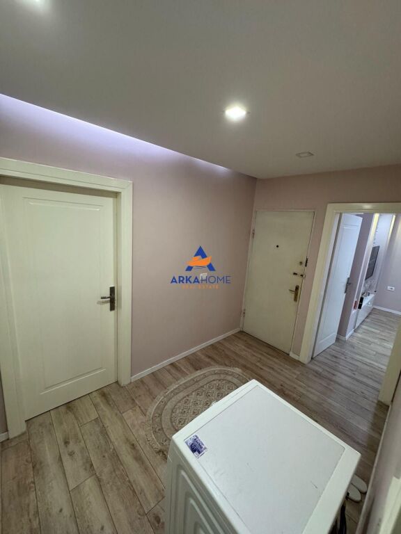 JEPET APARTAMENT ME QERA 1+1+BALLKON "PRANE HOTEL MONDIAL, 21 DHJETORI" 60.000 LEKE - Widok 6