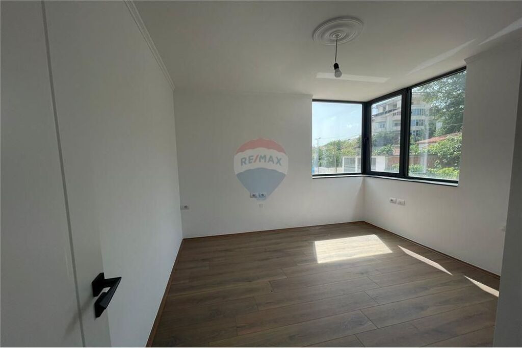 Ofrohet vile 3-kateshe per shitje ne Kombinat    ID:530361014-46