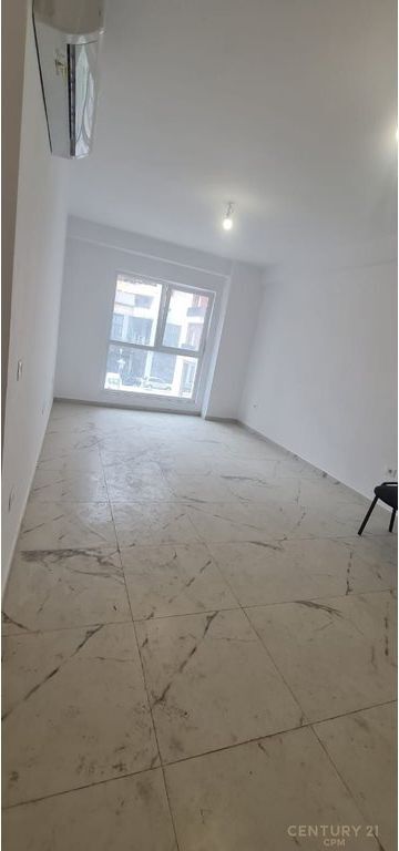 €400 Office for rent 📍 Aura Complex, Laprake!
