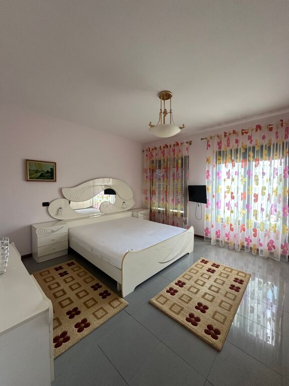 Apartment 3+2+1 for office or residence on Elbasan street