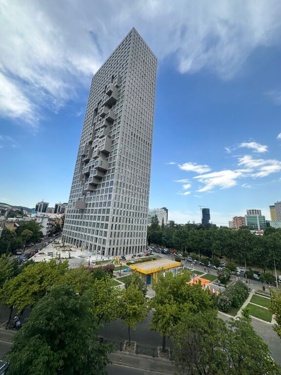 Apartment 3+2+1 for office or residence on Elbasan street