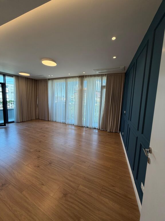 🏢 Ufficio in Affitto | Lake View, Tirana 🏢