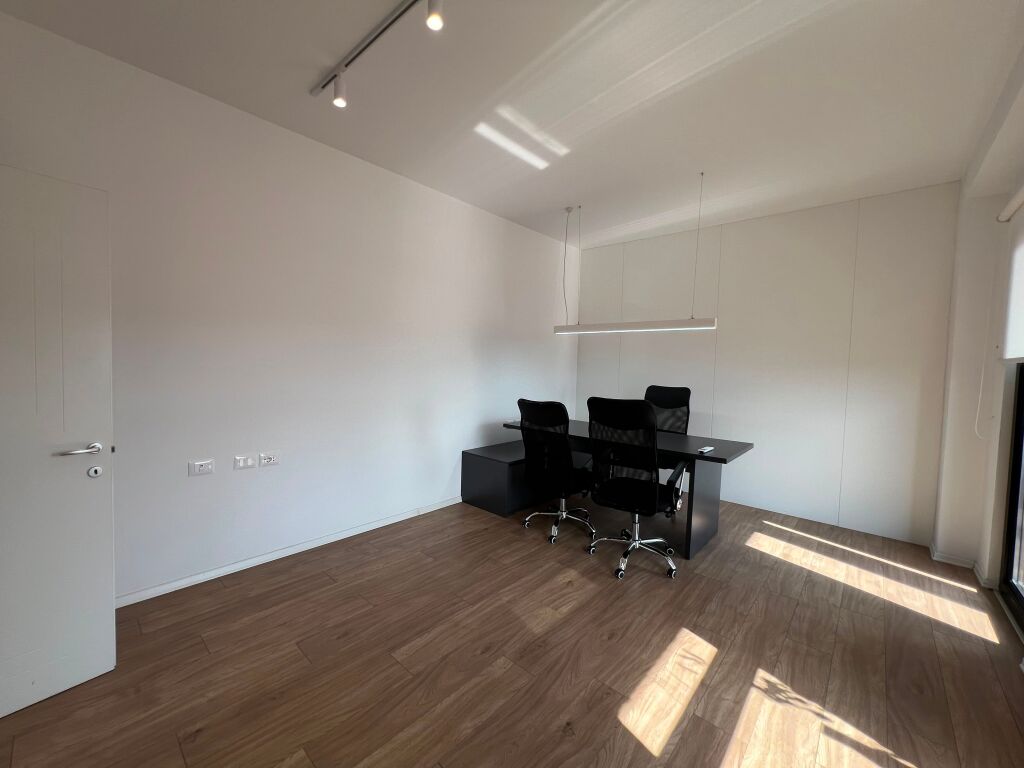 Ufficio in affitto Garden Building !