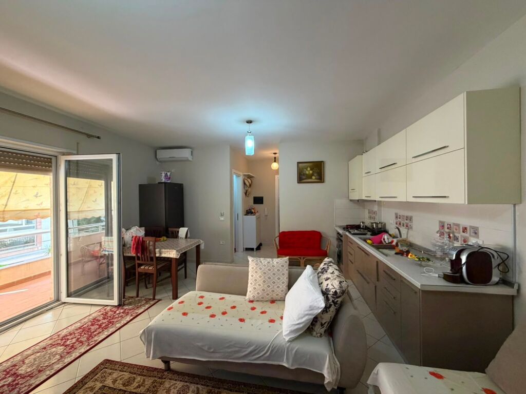 Shitet: Apartament 1+1 në Super Rezidencë Banimi, Vlorë.