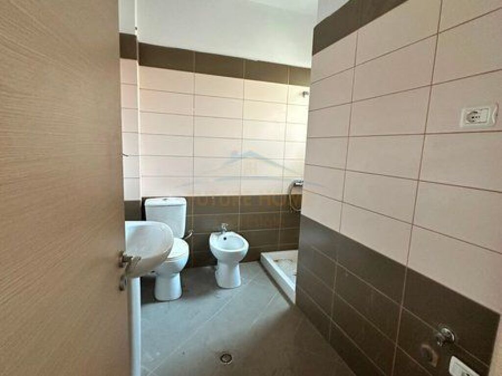 Shitet, Apartament 2+1+Verande, Green Tower Residence, Vlore