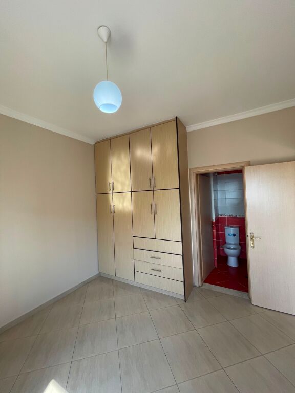 Shitet Apartament ne fier