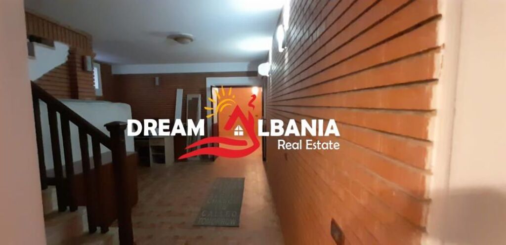3-story villa for sale in Komuna e Parisit near Dinamo Complex (ID 4151127)