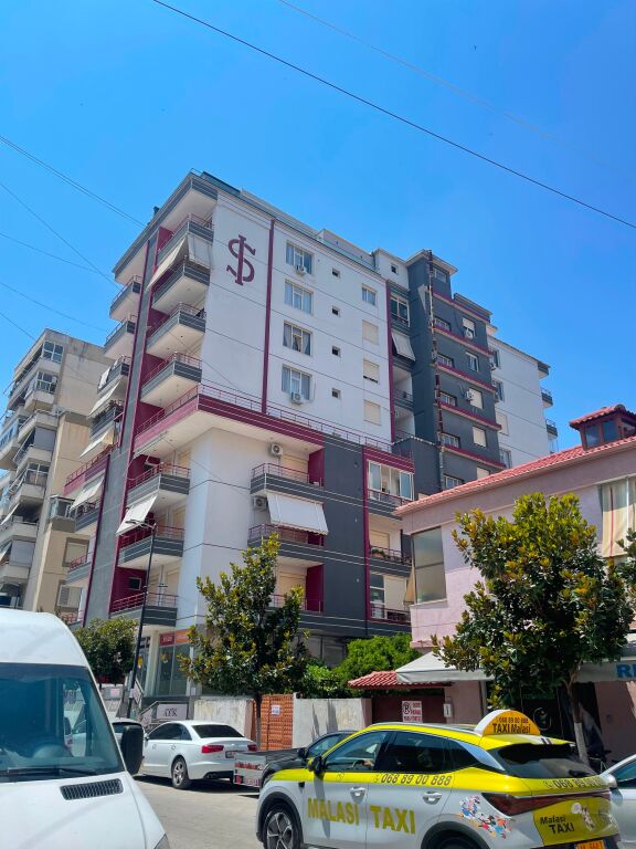 Shitet Apartament ne fier
