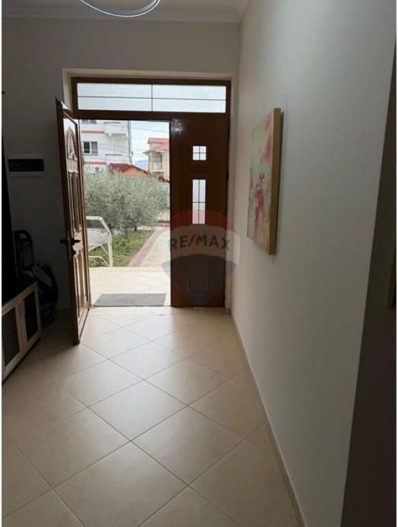 Vilë - Për Qira - Rruga e Elbasanit, Tiranë