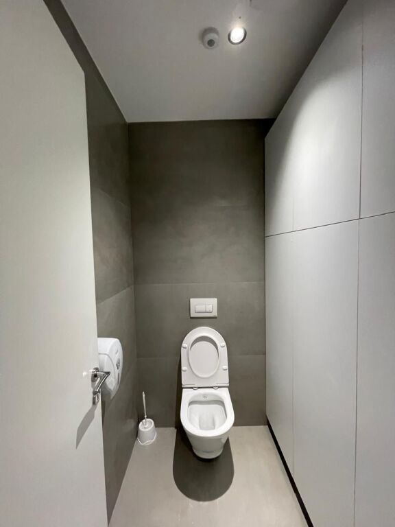 🏢 AMBIENTE COMMERCIALE PREMIUM IN AFFITTO PRESSO IL COMPLESSO DELIJORGJI