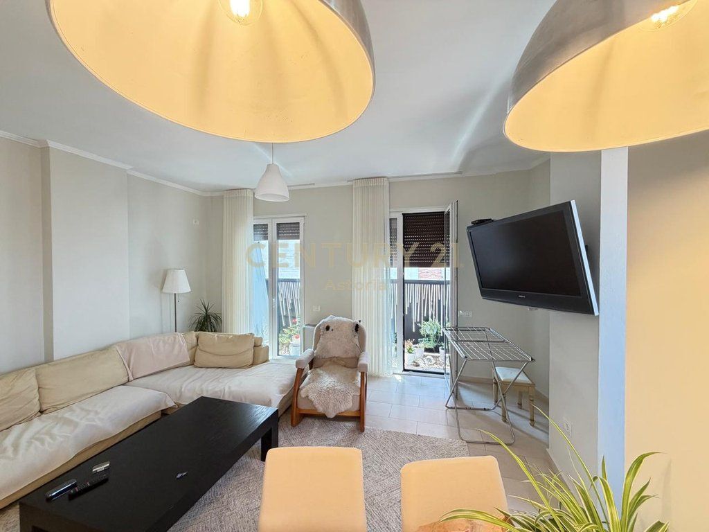JEPET ME QIRA - APARTAMENT 2+1 Tek 21 Dhjetori, pranë Joena Market