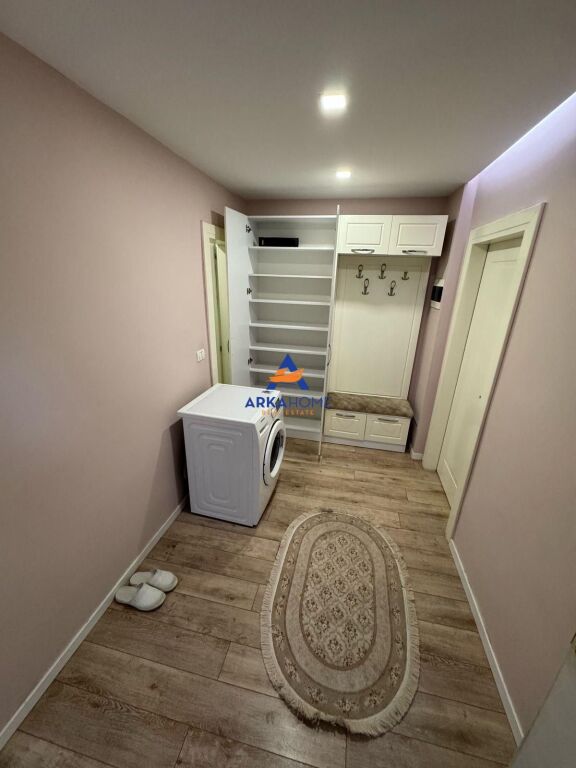 JEPET APARTAMENT ME QERA 1+1+BALLKON "PRANE HOTEL MONDIAL, 21 DHJETORI" 60.000 LEKE - Widok 4
