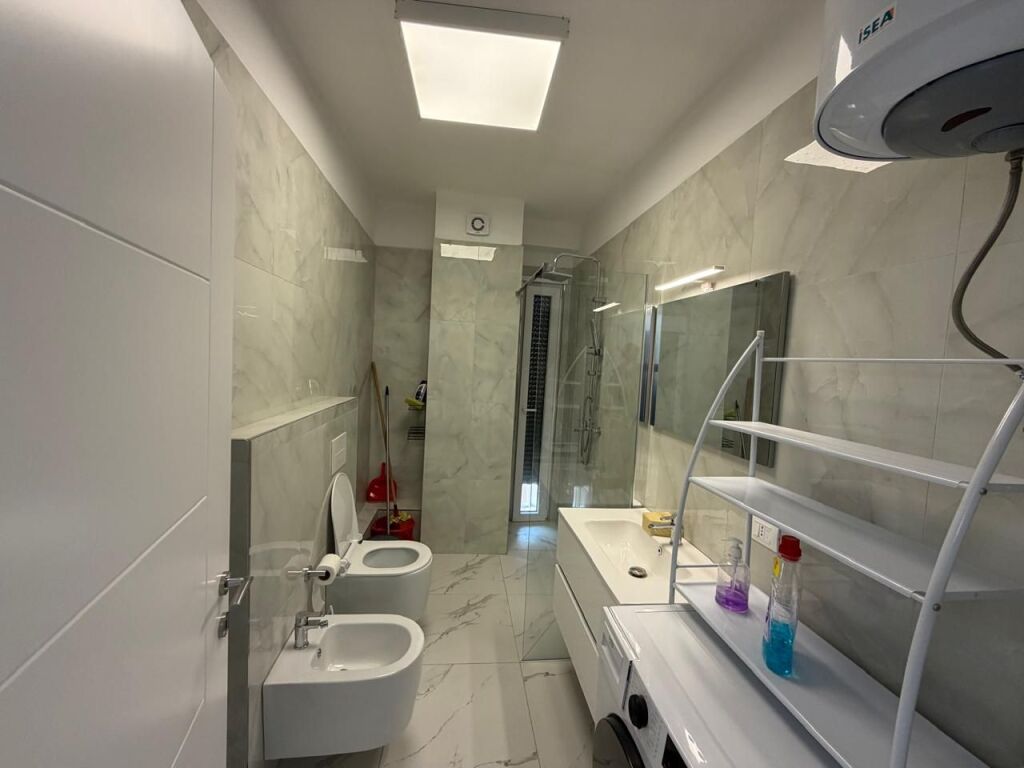 Qera, Apartament 2+1 + 2 Poste Parkimi, Unaza Re 600 €