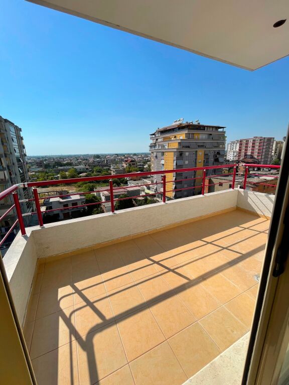 Shitet Apartament ne fier