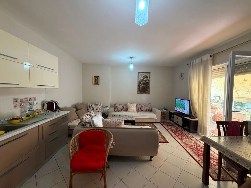 Shitet: Apartament 1+1 në Super Rezidencë Banimi, Vlorë.