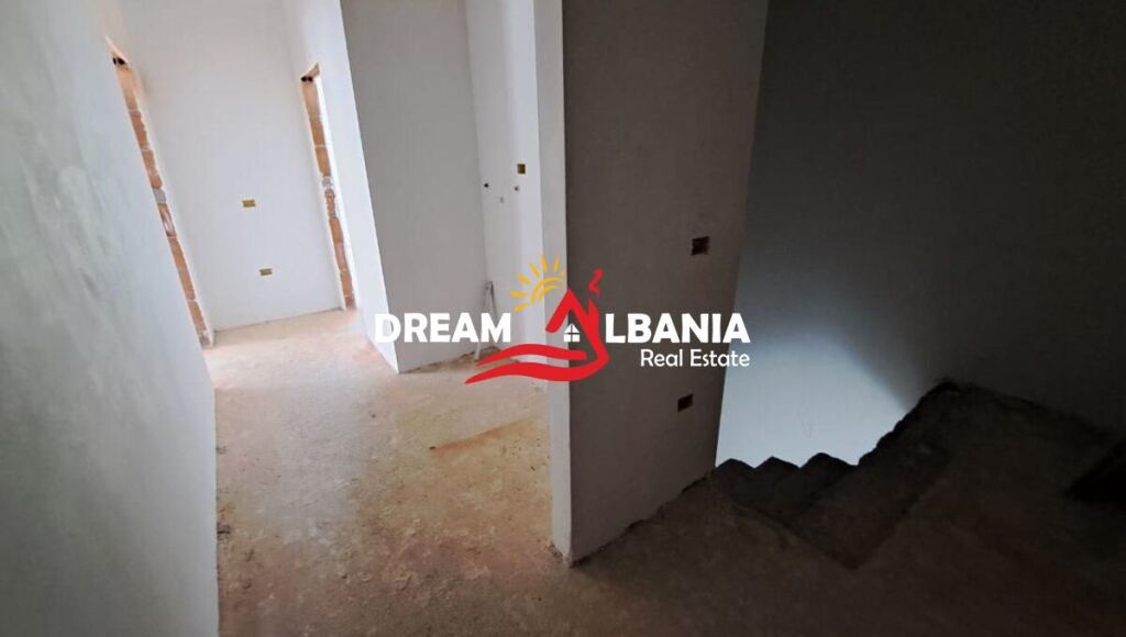 Duplex 3+1 in vendita vicino al Lago Secco vicino al Radisson Hotel a Tirana (ID 5131001)