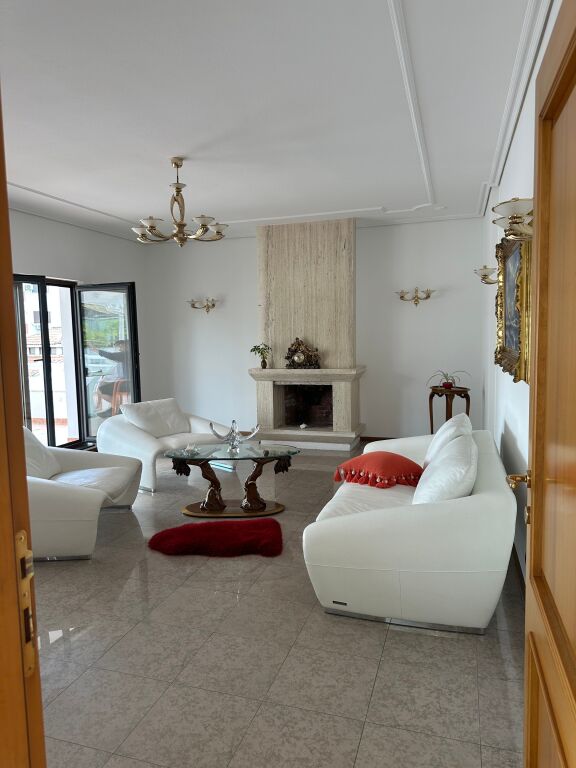 Apartment 3+2+1 for office or residence on Elbasan street