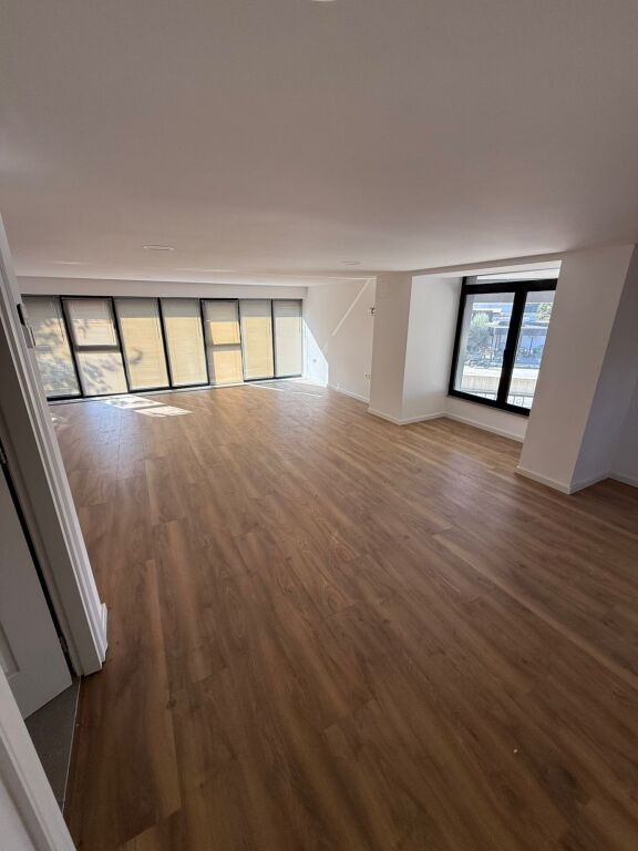 🏢 Edificio Commerciale in Affitto – Autostrada Tirana–Durrës