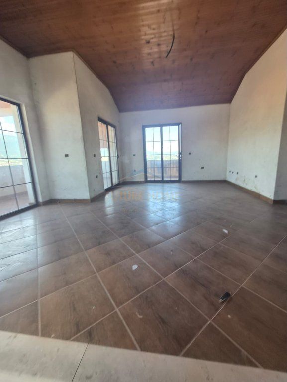 Qera, Apartament 2+1, Rruga e Barrikadave