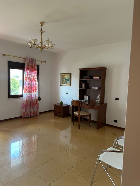 Apartment 3+2+1 for office or residence on Elbasan street