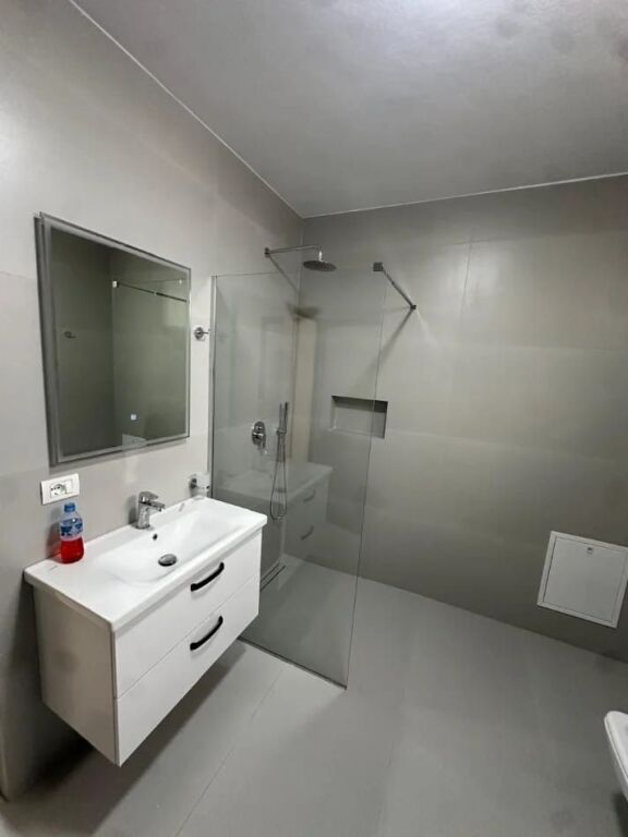 For rent the 2nd floor of a villa in Shkoze