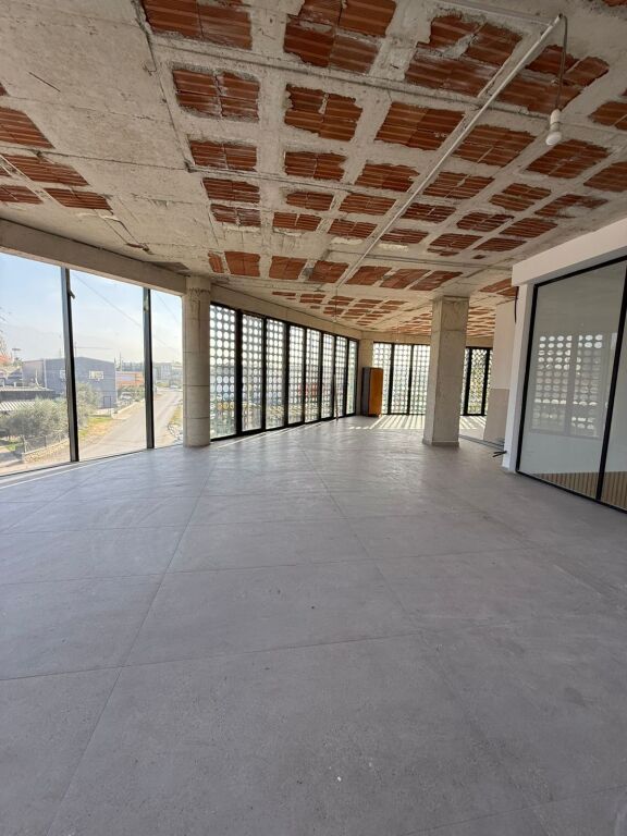 🏢 Edificio Commerciale Premium in Affitto | Autostrada Tirana–Durazzo