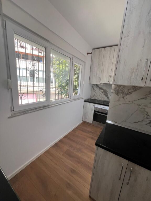 Shitet apartament 1+1 në Laprakë për 129 000 €