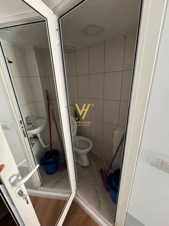 SHOP FOR SALE 19 M2 ON DURRESI STREET 10,000,000 LEKE